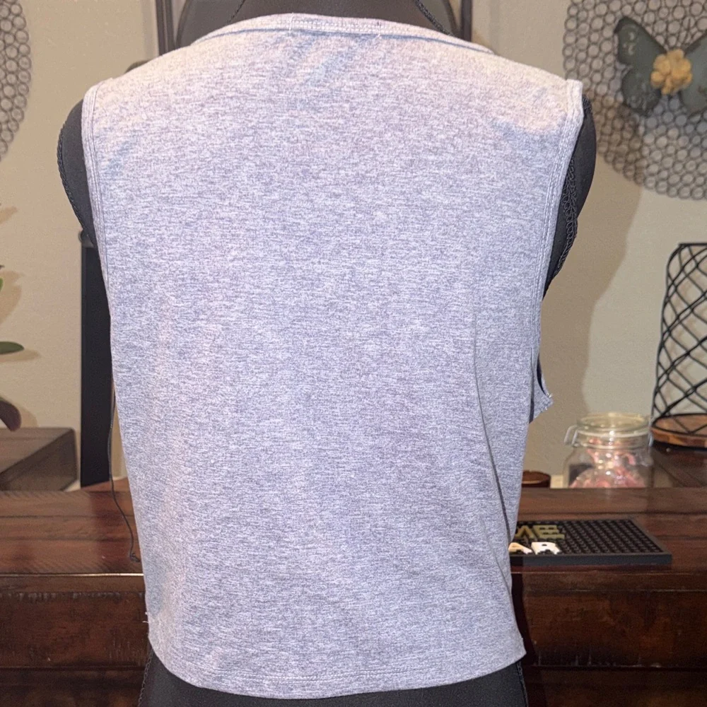 Women's Sleeveless Twist Top - Picture 6 of 11